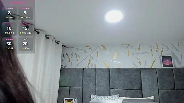 Snapshot of Cristal_Velle chatting on December 2, 2025, 12:40 pm Cristal Velle online show from December 2, 2025, 12:40 pm