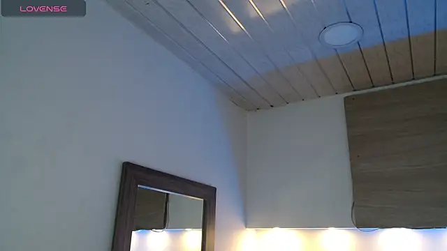 Snapshot of Cristal_Velle chatting on September 25, 2025, 12:44 pm Cristal Velle online show from September 25, 2025, 12:44 pm