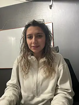 Snapshot of Isabella_Varella chatting on February 10, 2026, 12:37 pm Isabella Varella online show from February 10, 2026, 12:37 pm