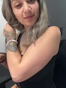 Isabella Varella online show from December 17, 2025, 12:54 pm