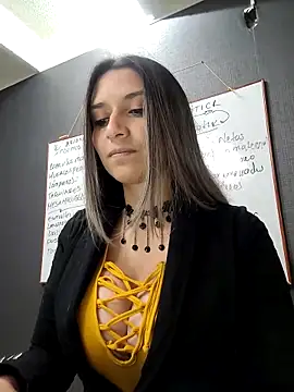 Isabella Varella online show from March 18, 2025, 12:39 pm