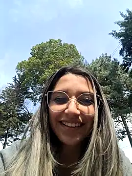 Isabella Varella online show from March 8, 2025, 7:42 pm