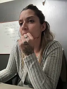 Snapshot of Isabella_Varella chatting on February 11, 2026, 12:27 pm Isabella Varella online show from February 11, 2026, 12:27 pm