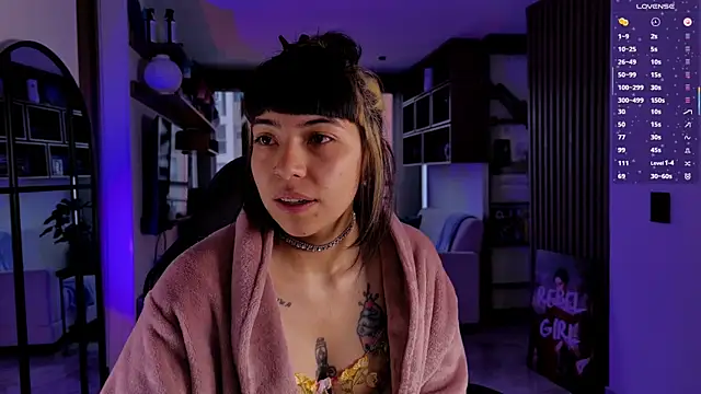 Saraa Desiree online show from April 13, 2026, 3:27 pm