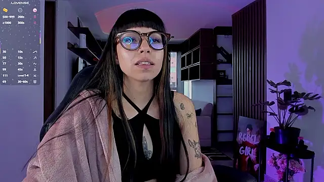 Snapshot of Saraa_Desiree chatting on February 2, 2026, 9:03 pm Saraa Desiree online show from February 2, 2026, 9:03 pm