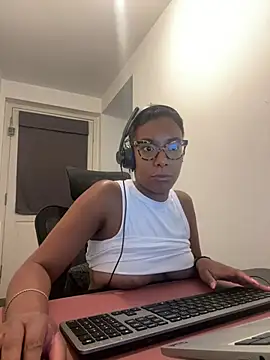 Melia Rayne online show from August 4, 2026, 10:20 am