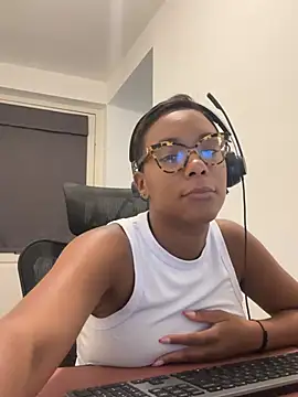 Melia Rayne online show from July 17, 2026, 2:25 pm