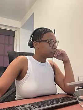 Melia Rayne online show from April 22, 2026, 9:16 am