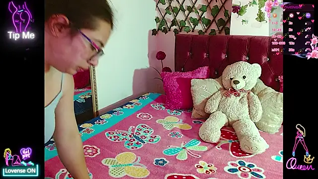 Anny  cute online show from April 8, 2026, 7:48 pm