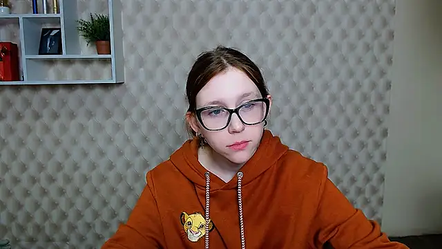 Snapshot of _MiraGold_ chatting on November 12, 2025, 7:23 am MiraGold online show from November 12, 2025, 7:23 am