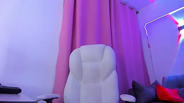 gaaby foxx online show from October 7, 2025, 1:23 pm