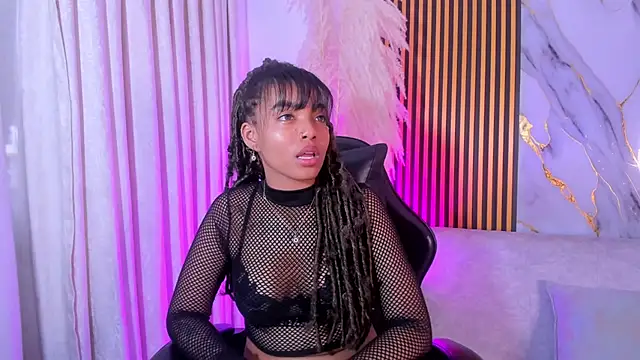 Snapshot of SarahLynn7 chatting on October 8, 2025, 8:20 pm SarahLynn7 online show from October 8, 2025, 8:20 pm