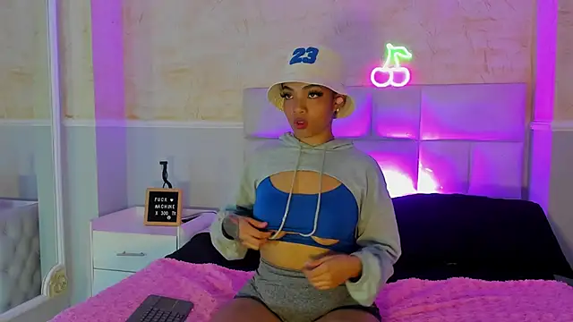 Snapshot of SarahLynn7 chatting on March 14, 2025, 6:07 pm SarahLynn7 online show from March 14, 2025, 6:07 pm