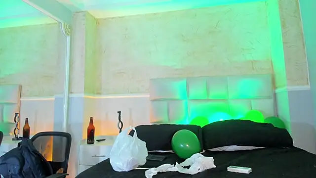 Snapshot of SarahLynn7 chatting on March 18, 2025, 3:34 am SarahLynn7 online show from March 18, 2025, 3:34 am