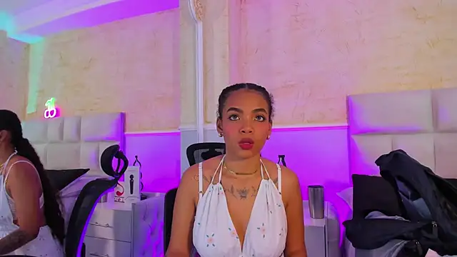 Snapshot of SarahLynn7 chatting on March 21, 2025, 8:50 pm SarahLynn7 online show from March 21, 2025, 8:50 pm