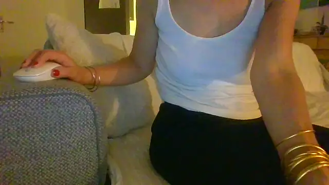 Valentinette online show from November 3, 2025, 6:07 am