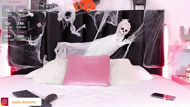 JackieDumont1 online show from October 26, 2025, 5:46 pm