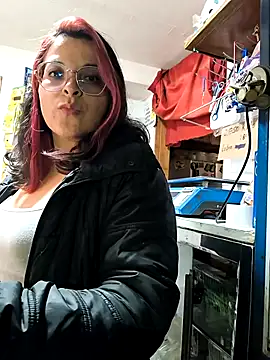 Snapshot of KimyCox_16 chatting on October 9, 2025, 5:57 pm KimyCox 16 online show from October 9, 2025, 5:57 pm