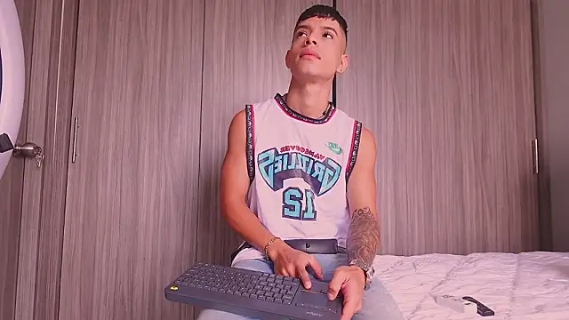 ErosKhaos online show from February 14, 2026, 1:44 pm