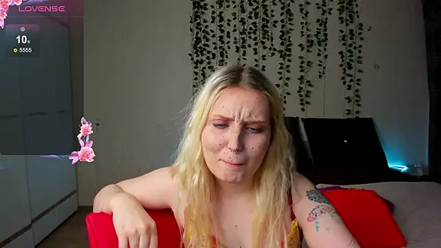 Moon   Love online show from March 10, 2025, 12:28 pm