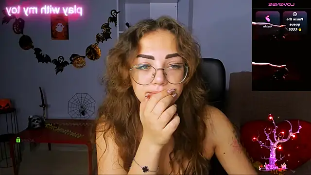 kiki swan online show from October 29, 2025, 7:40 am