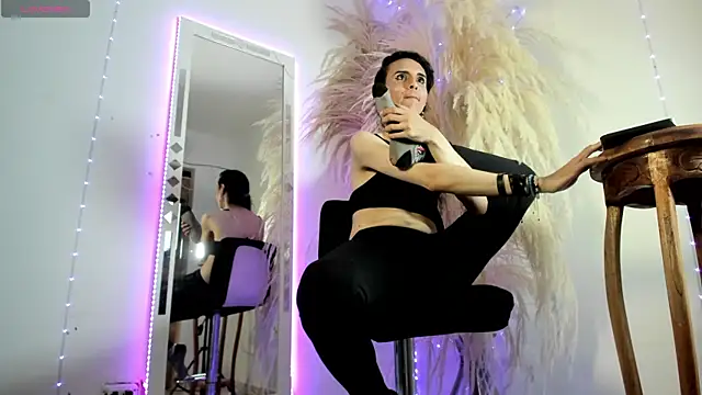 Snapshot of arthemisa_hot chatting on March 20, 2025, 12:51 am arthemisa hot online show from March 20, 2025, 12:51 am