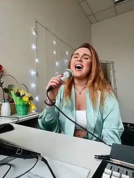 Juicy PeachLux online show from September 25, 2025, 7:58 am