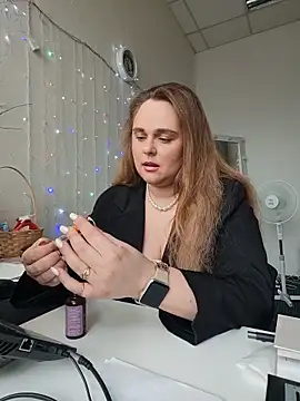 Juicy PeachLux online show from May 20, 2026, 5:48 am