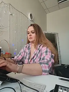 Juicy PeachLux online show from May 15, 2026, 7:39 am