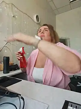 Juicy PeachLux online show from May 29, 2026, 7:03 am