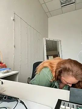 Juicy PeachLux online show from September 10, 2025, 5:39 am