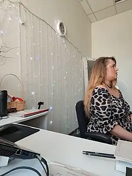 Juicy PeachLux online show from May 24, 2026, 8:14 am