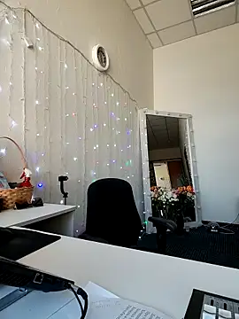 Snapshot of Juicy_PeachLux chatting on April 13, 2026, 9:13 am Juicy PeachLux online show from April 13, 2026, 9:13 am