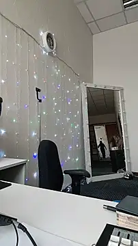 Juicy PeachLux online show from February 16, 2026, 9:52 am