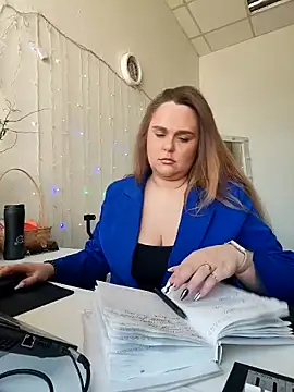 Juicy PeachLux online show from May 3, 2026, 7:35 am