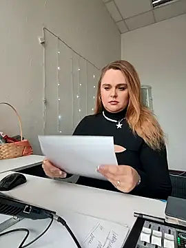 Juicy PeachLux online show from September 11, 2025, 6:57 am