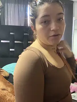 Karina Leon online show from April 18, 2026, 5:04 pm