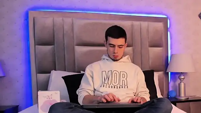 Snapshot of CejotaFoster chatting on March 5, 2025, 7:49 pm CejotaFoster online show from March 5, 2025, 7:49 pm