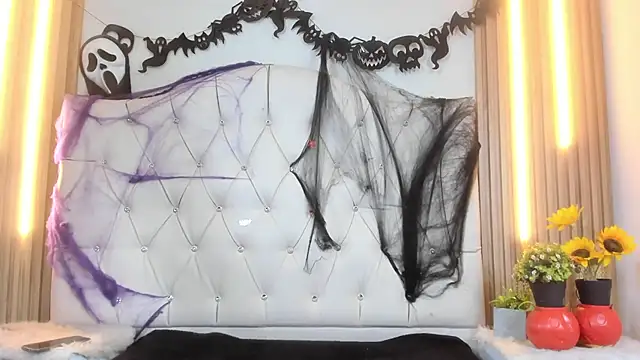 Alexa Bravva online show from October 29, 2025, 4:55 am