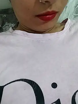 saraaxx1 online show from June 14, 2026, 12:06 pm