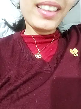 saraaxx1 online show from February 5, 2026, 10:49 pm