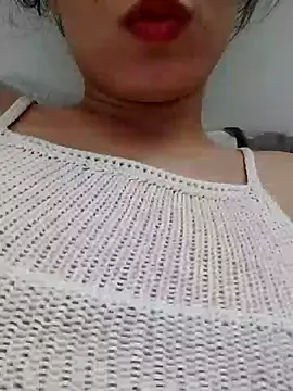 saraaxx1 online show from July 5, 2026, 1:29 pm