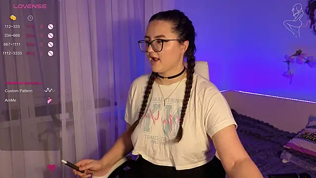 MiraLuccian online show from September 21, 2025, 8:03 pm