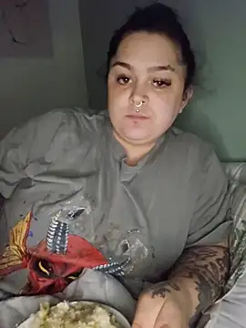 Snapshot of Saucy-Serenity chatting on June 18, 2026, 9:42 pm Saucy-Serenity online show from June 18, 2026, 9:42 pm