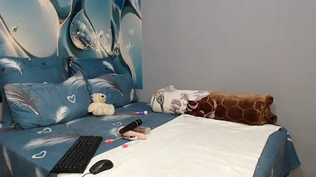 MystiqueTeee online show from October 17, 2025, 6:53 pm