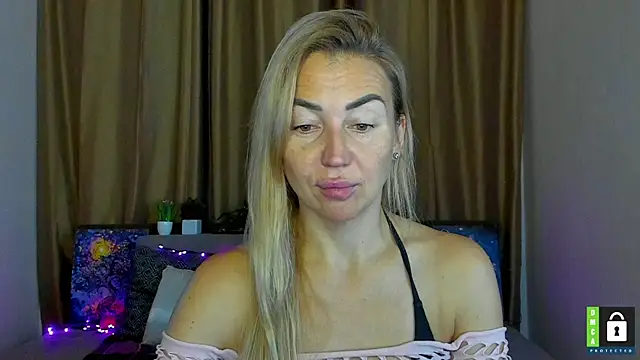 Kiss julli88I online show from October 18, 2025, 5:31 am