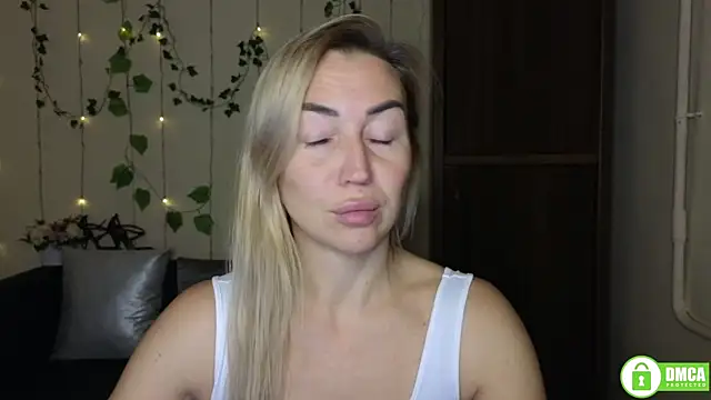 Kiss julli88I online show from November 12, 2025, 6:23 pm