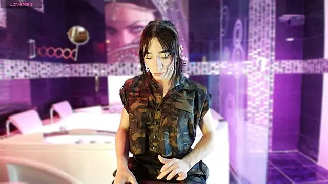 Small Hot19 online show from December 3, 2025, 6:47 am