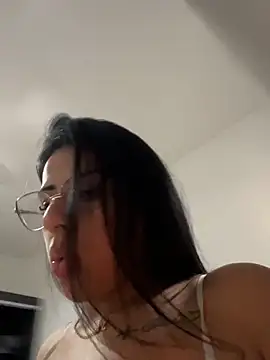 jheicylli online show from May 15, 2026, 6:06 pm