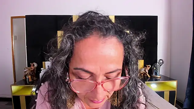 Snapshot of AlessandraLeroy chatting on March 8, 2025, 3:24 pm AlessandraLeroy online show from March 8, 2025, 3:24 pm
